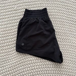 lululemon hotty hot shorts 2” high rise